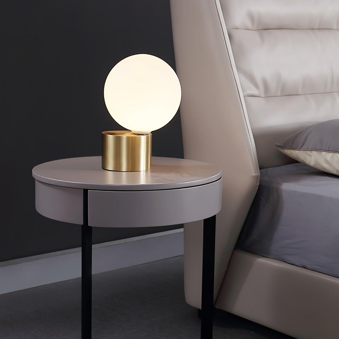 Tip of The Tongue Table Lamp ∅ 8.17″