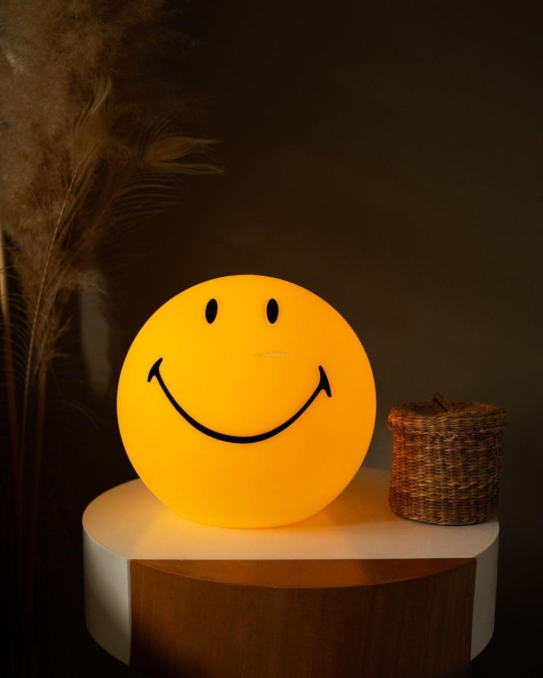 Smiling Style Rechargeable Built-in Battery Table Lamp